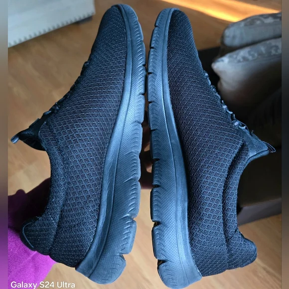 Sz 9 Women's SKECHERS SUMMITS-COOL Classic Slip-on Black Shoes - Picture 4 of 8